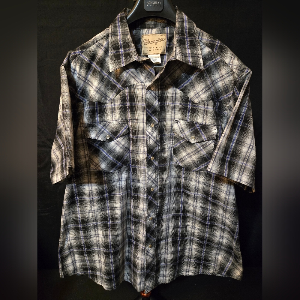 Wrangler Men's Black and Blue Plaid Shirt